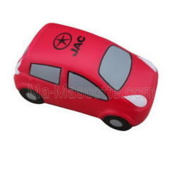 Petite voiture rouge réalisée en mousse antistress