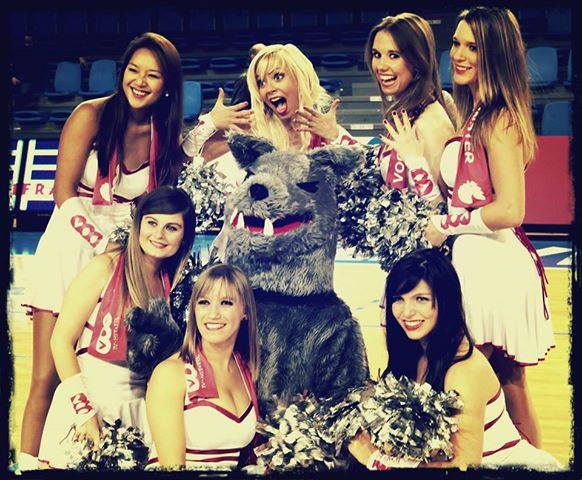 mascotte loup pom pom girls